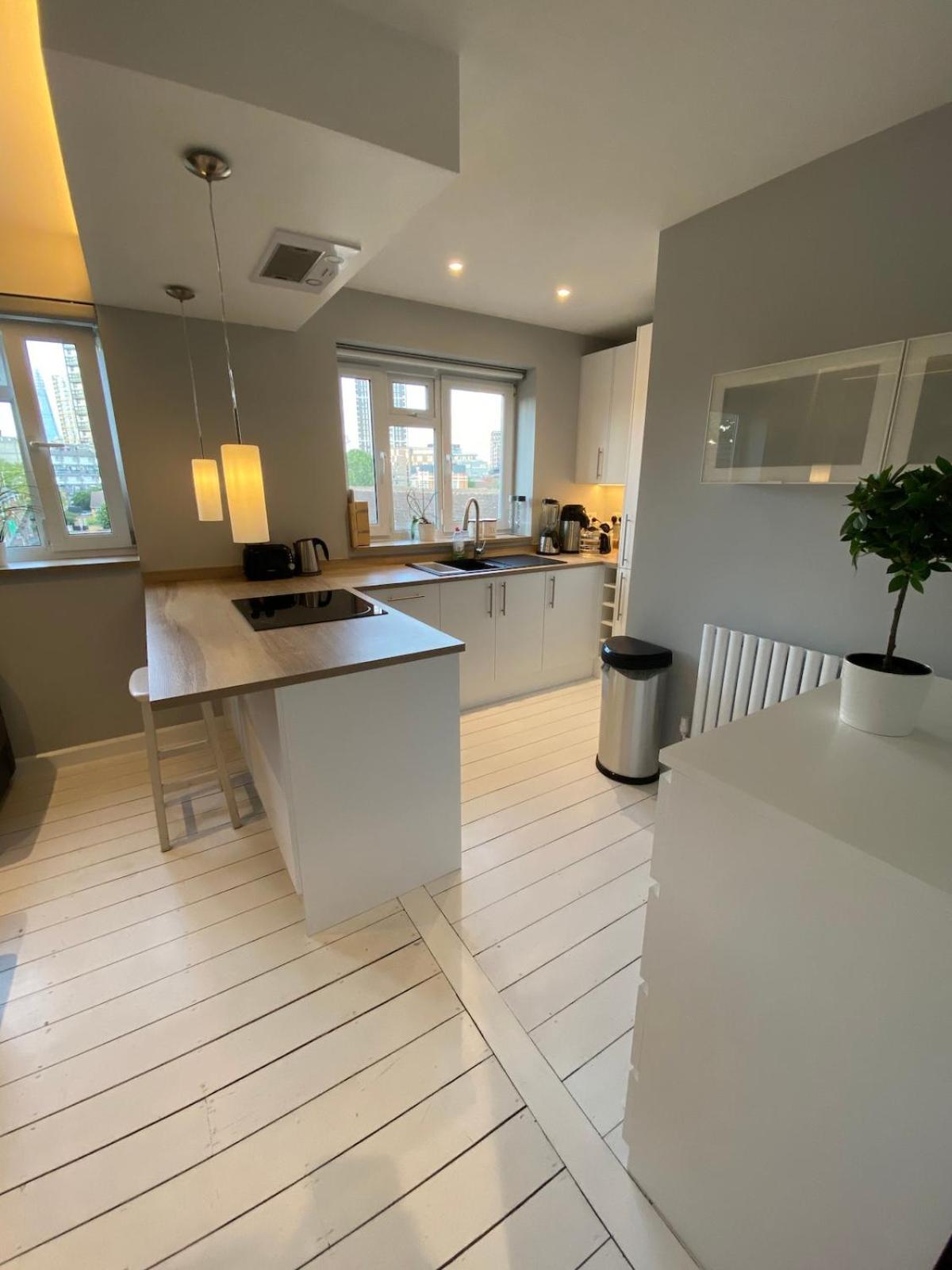 Newly Renovated - 70m2 Modern & Cosy - Balcony London